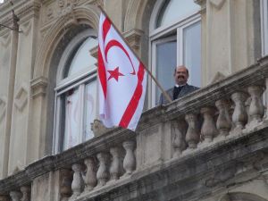 Kktc Bayrağı Ab Ülkesi Macaristan’da Dalgalanmaya Başladı