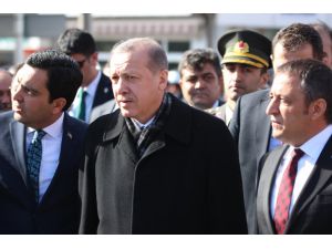 Cumhurbaşkanı Erdoğan Camiye Yürüyerek Gitti
