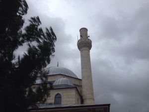 Fırtına Gökçeadada Minarenin Külahını Uçurdu