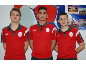 Genç Futbolcular Profesyonel Oldu