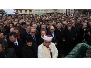 Cavit Çağların Annesi Son Yolculuğuna Uğurlandı