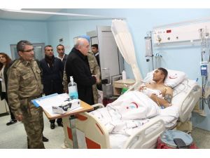 Şırnak Valisi İpek, Yaralı Askeri Ziyaret Etti