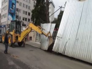Tekirdağ’da Zabıtadan Tehlikeli Bariyere Yıkım