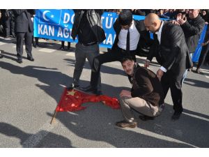 Ülkücüler Çin Bayrağını Yaktı