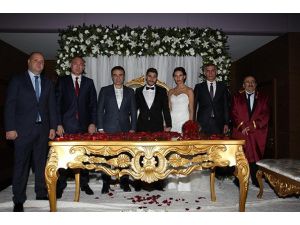 Özer Hurmacı Dünya Evine Girdi