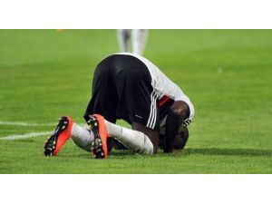 Demba Ba’dan Taraftara Namaz Çağrısı