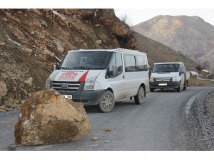 Kayalar Düştü Yolcular Ölümden Döndü