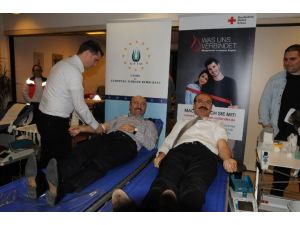 Almanya’daki Türklerden Kan Bağışına Yoğun İlgi