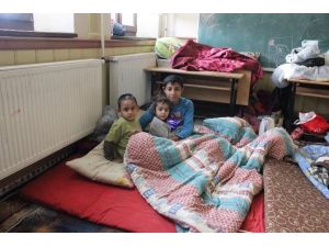 Edirne’de Selzedeler Geceyi Halı Üstünde Geçirdi
