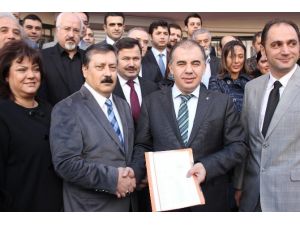 Ak Parti İzmir İl Başkanı Delican Mazbatasını Aldı