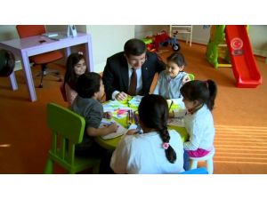 Çocuklarla Oynadı, İşaret Dili Dersi Aldı