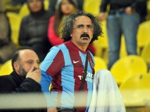Fenerbahçe - Bayburt Maçında Trabzonspor Bayrağı Kriz Oldu