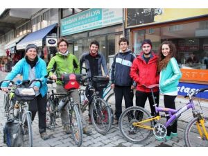 Bisikletle Dünya Turuna Çıkan Fransız Bisikletçiler Artvin’e Hayran Kaldı