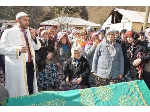 İstanbul’da İş Kazası Sonucu Hayatını Kaybeden İşçi Toprağa Verildi