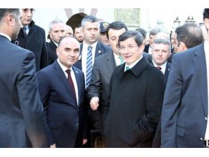 Başbakan Davutoğlu, Şeyh Şaban-ı Veli Hazretlerinin Türbesini Ziyaret Etti