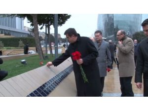 Ayağının Tozuyla Ziyaret Etti