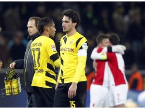 Dortmund Taraftarı İsyan Bayrağını Çekti
