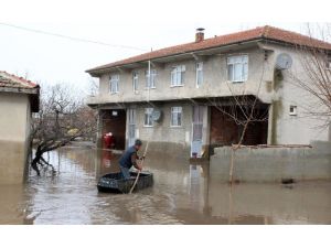 Evlerine Kayıkla Girip Çıkabiliyorlar