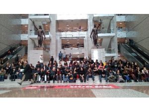 Avukatlardan İstanbul Adalet Sarayı’nda Oturma Eylemi
