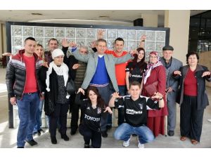 Fanatik Çift Nikah Masasına Formayla Oturdu