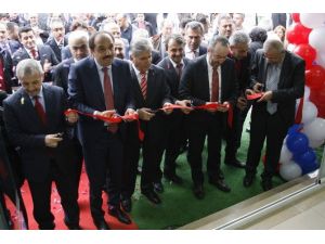 Açılışta Yaşadıkları Şokun Oyun Olduğunu Anlayınca Rahat Nefes Aldılar