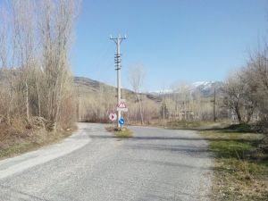 Bu Yoldan Geçen Sürücünün İşi Zor !