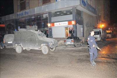 Saldırı sonrası mahalle ablukaya alındı 