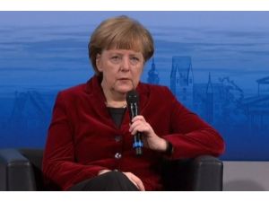 Merkel: Ukrayna Krizi Askeri Yöntemlerle Çözülemez