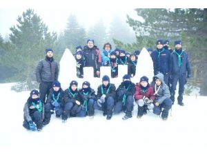 Küçük İzcilerden Uludağ’da Eskimo Hayatı