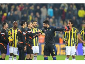 Bir Eli Hep Cebindeydi