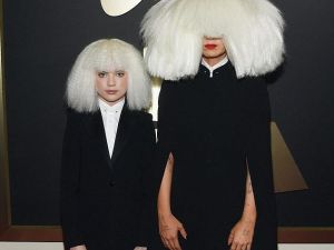 Grammy Ödül Törenine Dev Perukla Katıldılar