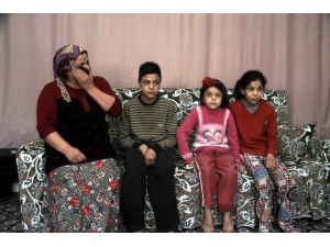 (Özel Haber) Okul Kıyafetleri Olmayan 4 Kardeş Okula Gidemedi