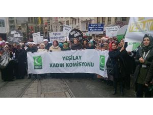 Sigarayı Bırakma Yürüyüşünü Sigara İçerek İzlediler