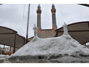Kardan Çifte Minare’nin Minyatürünü Yaptı
