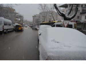 Bursa’da Yoğun Kar Yağışı Etkili Oluyor
