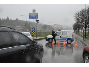Şiddetli Tipi İzmir Manisa Karayolunu Kapattı