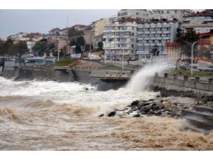 Karadeniz’de Fırtına Hakim
