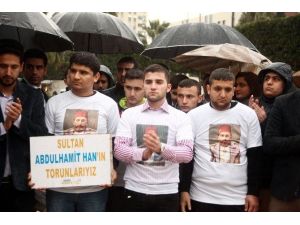 Yağmur Altında 2. Abdülhamid Hanı Andılar