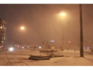 İstanbul’da Kar Gece Saatlerinde Etkisini Gösterdi
