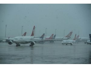 Kar Hava Trafiğini Vurdu: 93 İptal