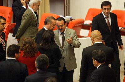 AK Partide fire depremi özür getirdi 