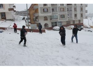 Başkent’te Kar Çocukları Sevindirdi