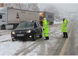 Sertavul Geçidi’nde Ulaşım Güçlükle Sağlanıyor