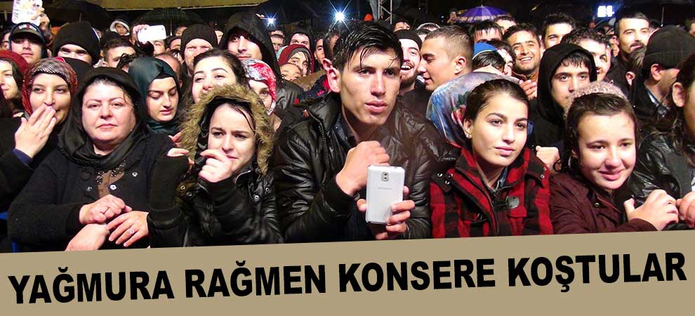 Yağmura Rağmen Konsere Koştular