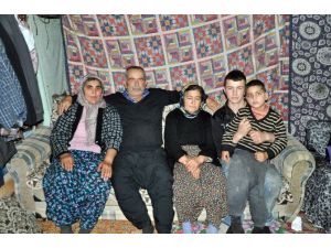 (Özel Haber) Evi Yanan Adam, 3 Eşi Ve 7 Çocuğu İle Çadırda Yaşıyor