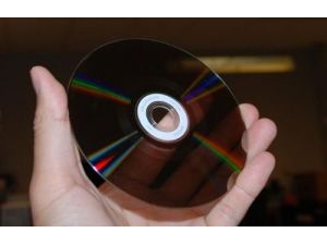 Binlerce Metrekarelik Bir Kütüphane Yerine Tek Disk