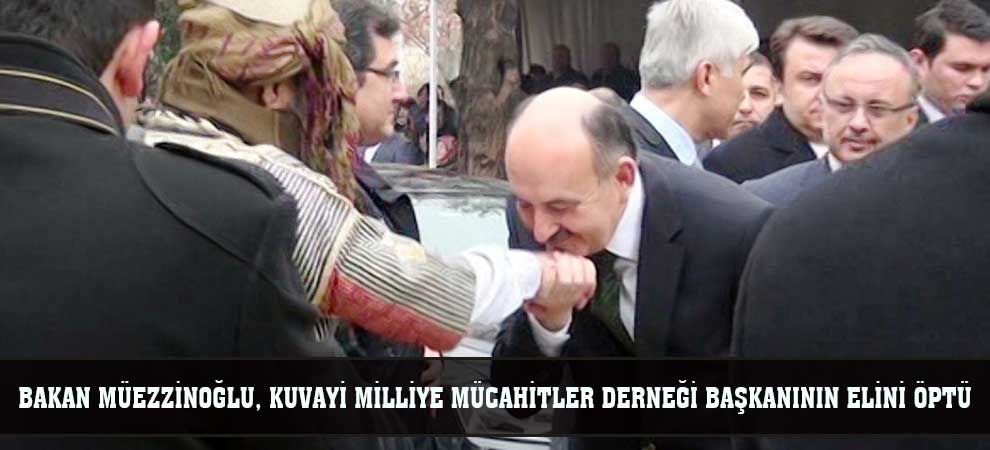 Bakan Müezzinoğlu, Kuvayi Milliye Mücahitler Derneği Başkanının Elini Öptü