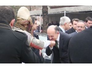 Bakan Müezzinoğlu’ndan Takdirlik Davranış