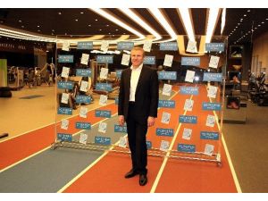 Dünyaca Ünlü Yüksek Atlama Şampiyonu Acıbadem Sports’u Ziyaret Etti