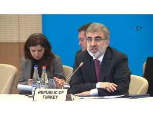 Türkiye Büyüyor, Gelişiyor Ve...